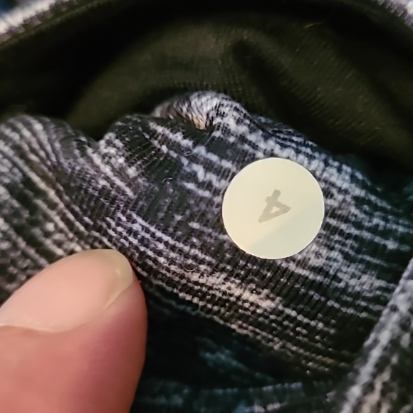 Lululemon Over the Heel Leggings - size 4 - Picture 6 of 6